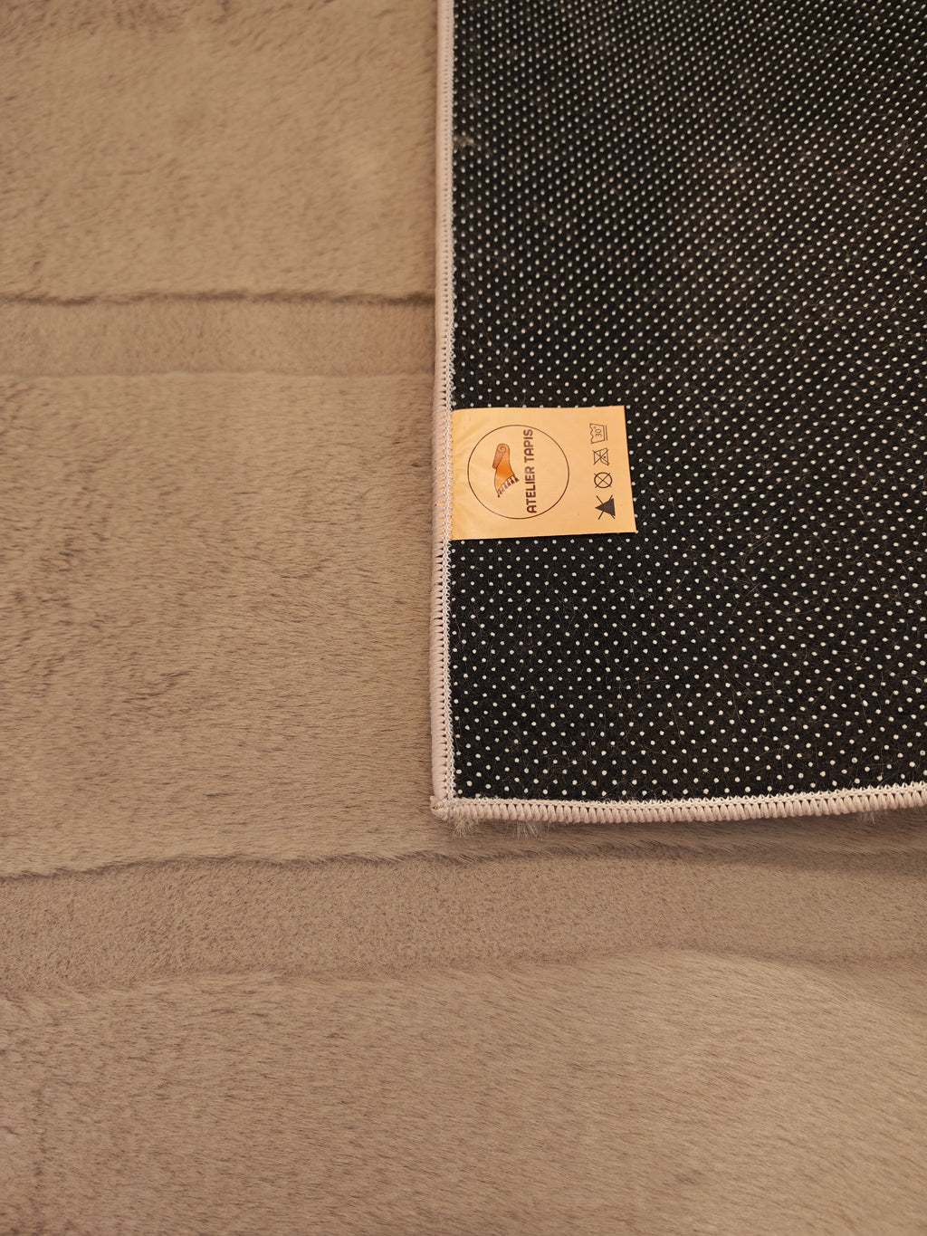 Carved - Tapis doux et élégant C3 Taupe