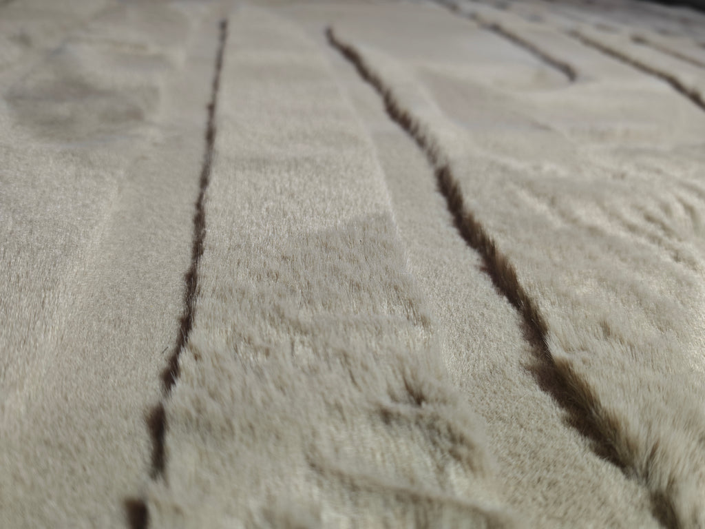 Carved - Tapis doux et élégant C2 Taupe