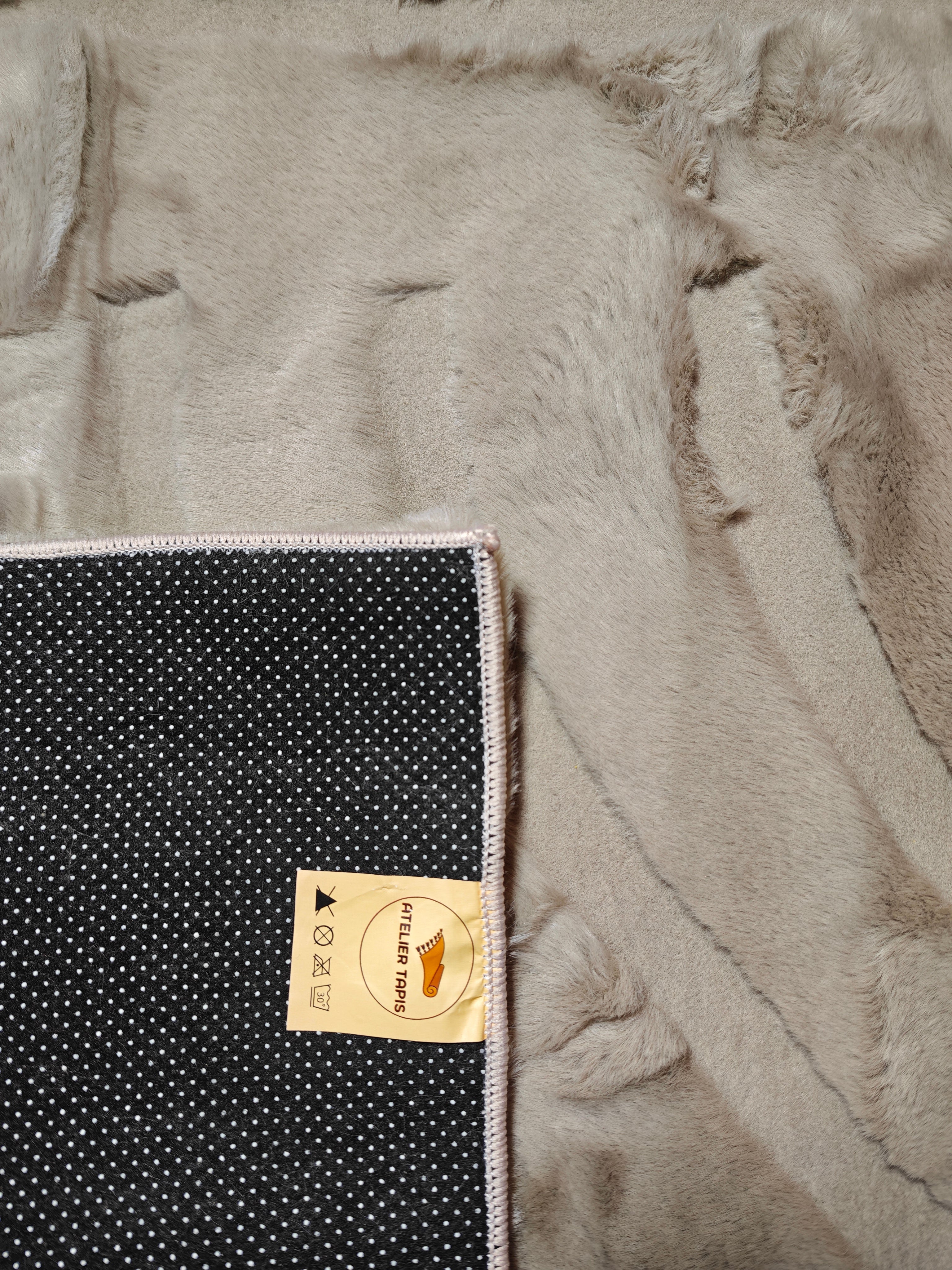 Carved - Tapis doux et élégant C2 Taupe